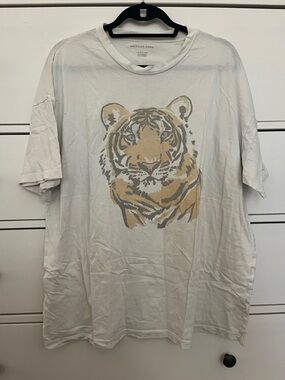 American Eagle White Graphic Crewneck Tee
